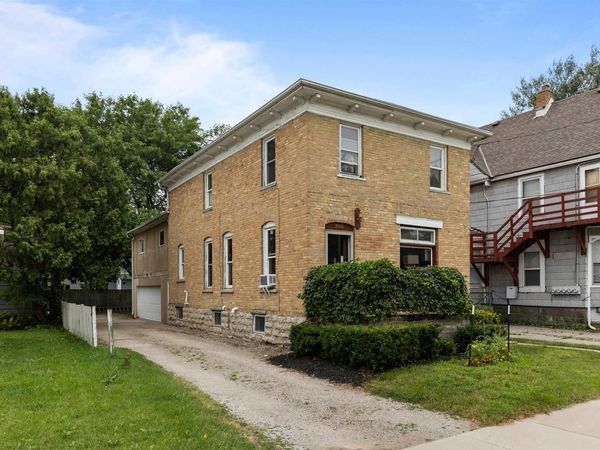 303 E PARKWAY AVENUE, Oshkosh, WI 54901