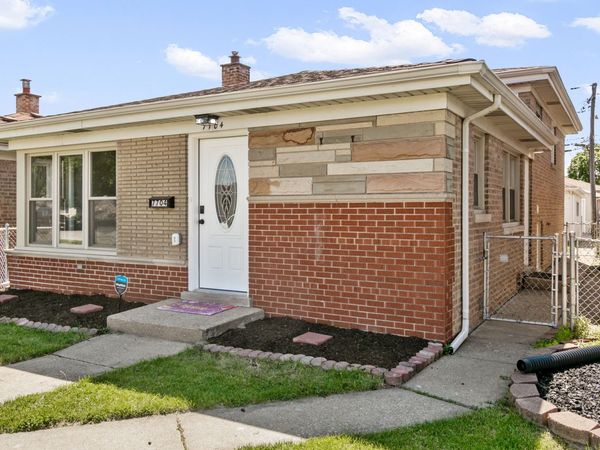 7704 Mcvicker Avenue , Burbank, IL 60459