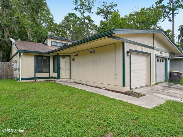 1317 ELLIS TRACE Drive W, Jacksonville, FL 32205