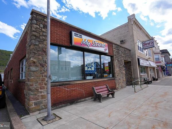 418 DELAWARE AVENUE , PALMERTON, PA 18071