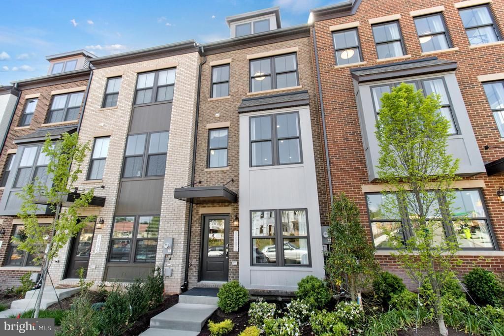 6007 BEAKE STREET , HYATTSVILLE, MD 20782