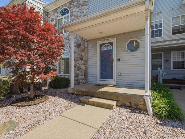 37782 Jefferson Avenue, Harrison Township, MI 48045