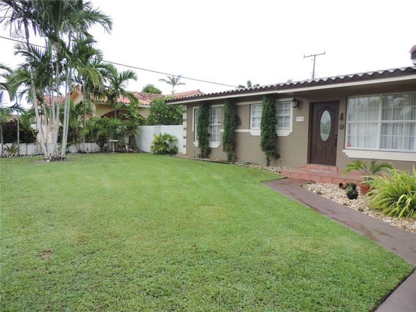 990 W 56th St , Hialeah, FL 33012