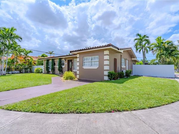 990 W 56th St, Hialeah, FL 33012