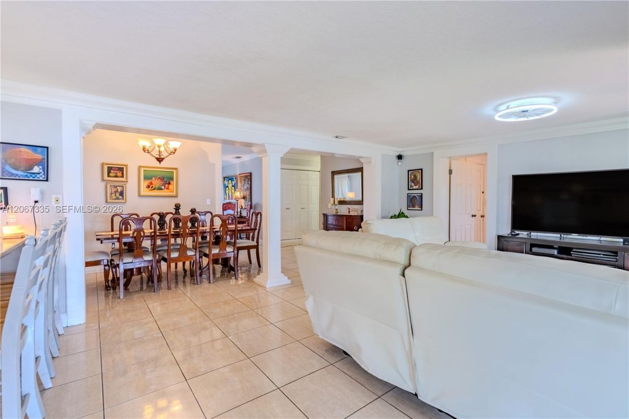 990 W 56th St, Hialeah, FL 33012 Photo