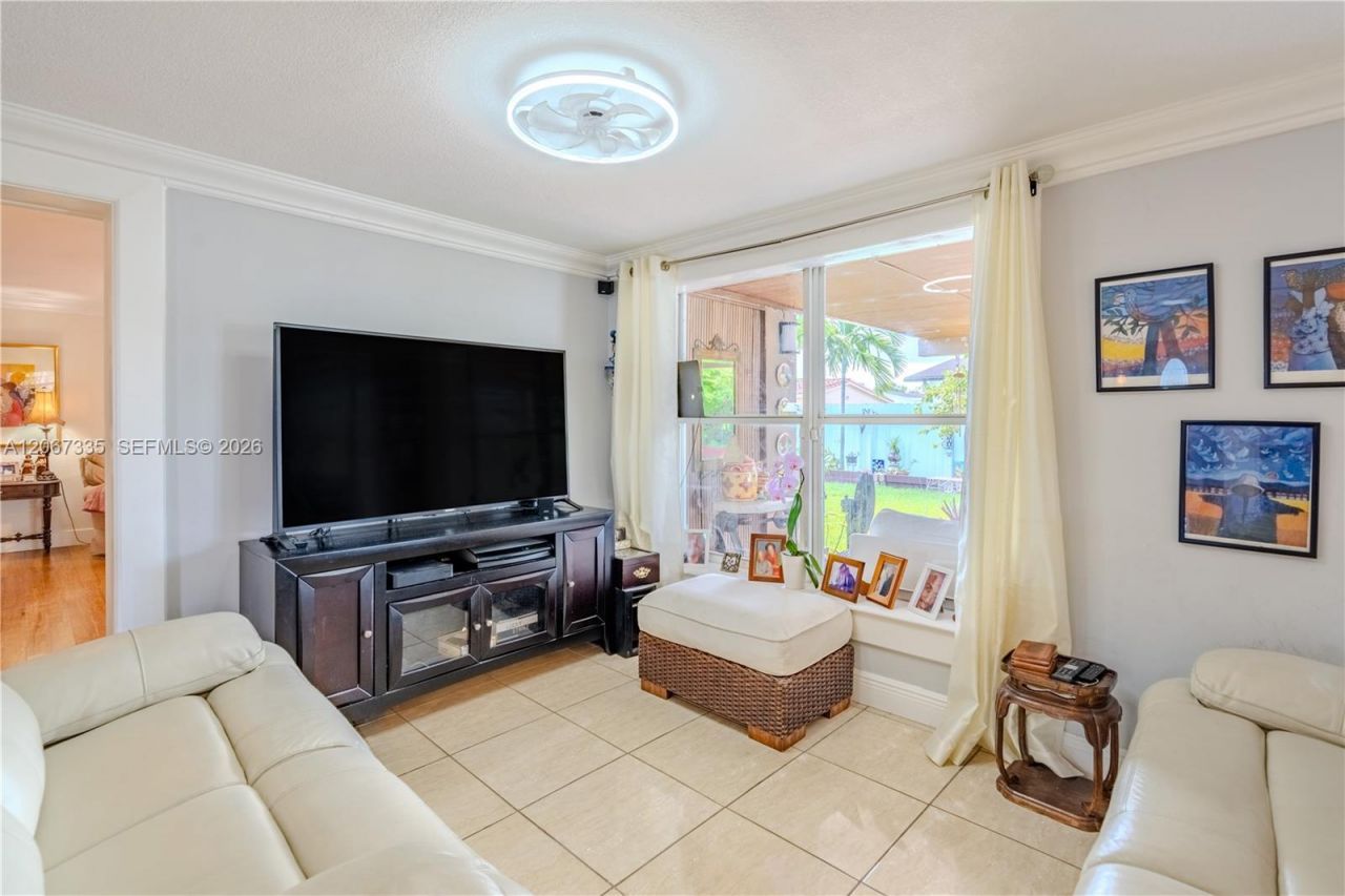 990 W 56th St, Hialeah, FL 33012 Photo