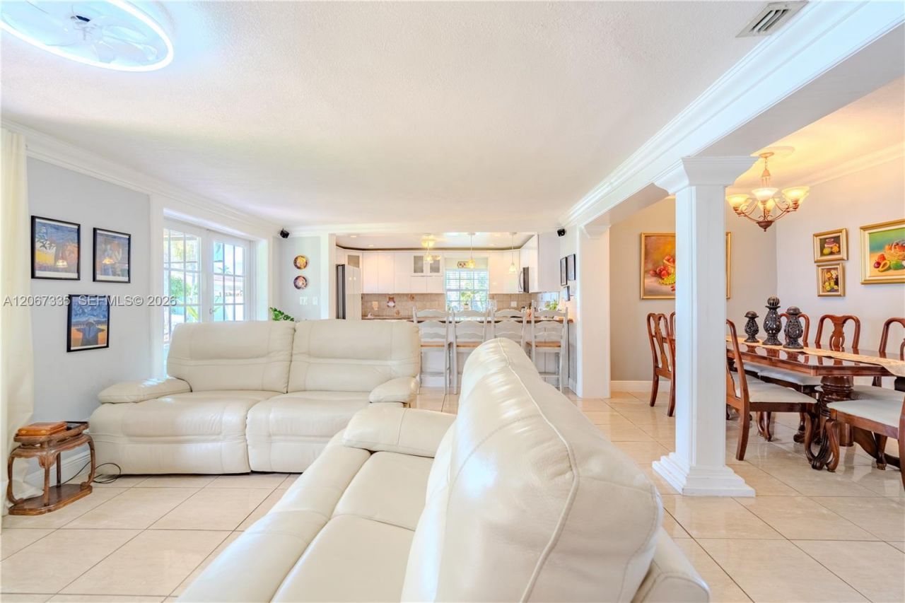 990 W 56th St, Hialeah, FL 33012 Photo