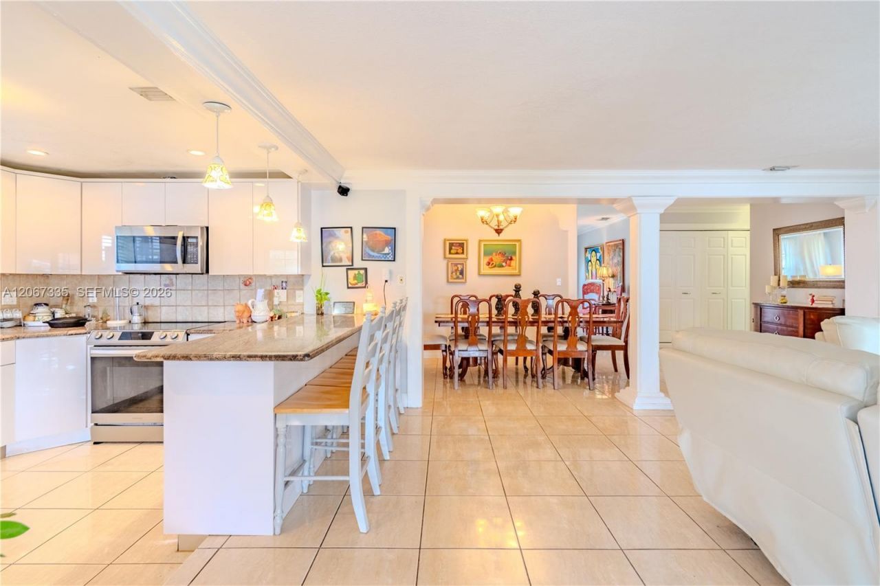 990 W 56th St, Hialeah, FL 33012 Photo