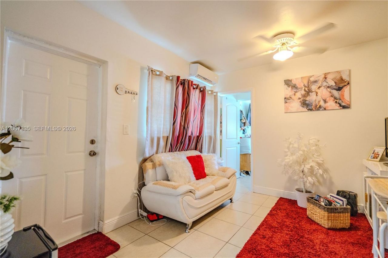 990 W 56th St, Hialeah, FL 33012 Photo