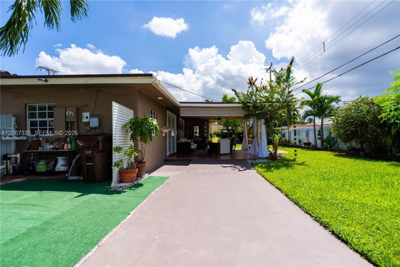 990 W 56th St, Hialeah, FL 33012 Photo