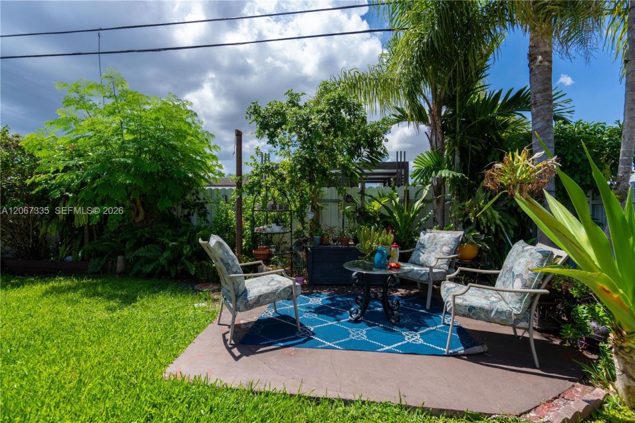 990 W 56th St, Hialeah, FL 33012 Photo
