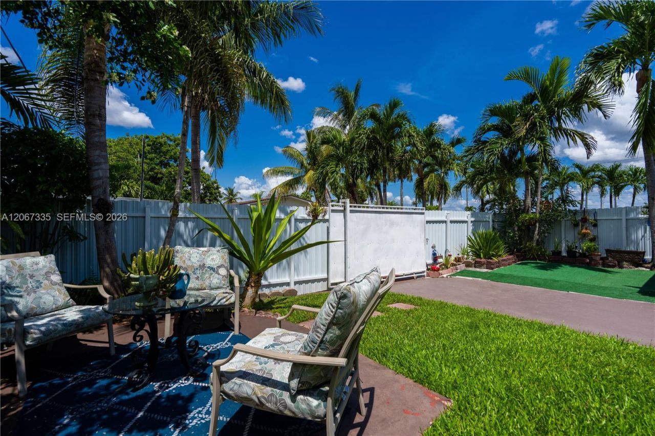 990 W 56th St, Hialeah, FL 33012 Photo