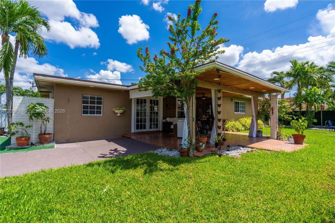 990 W 56th St, Hialeah, FL 33012 Photo