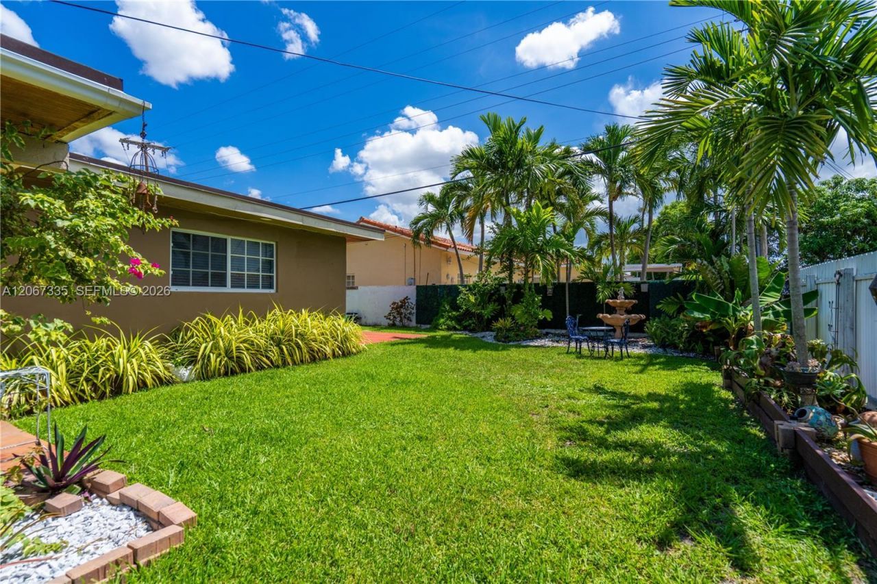 990 W 56th St, Hialeah, FL 33012 Photo