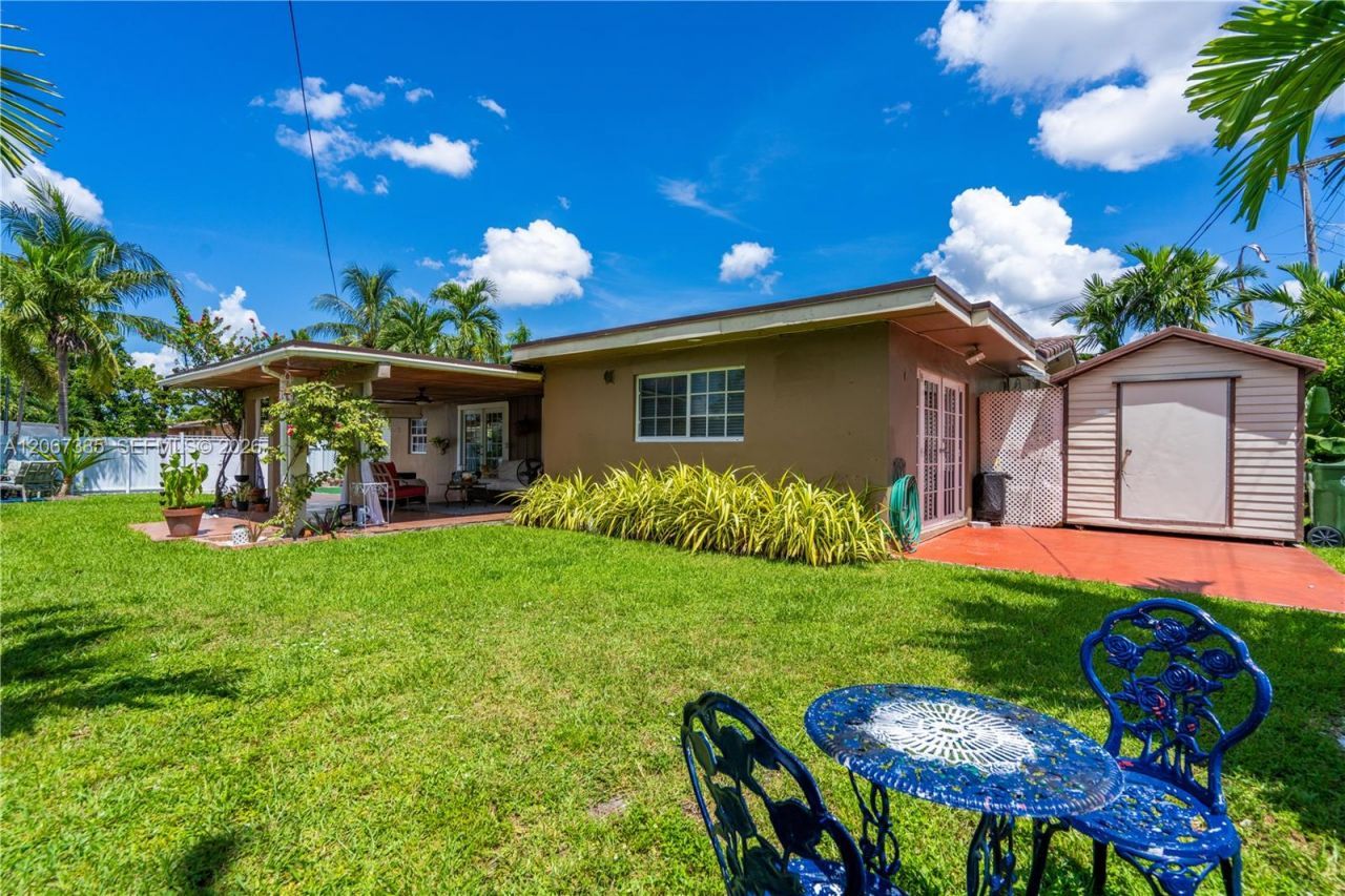 990 W 56th St, Hialeah, FL 33012 Photo