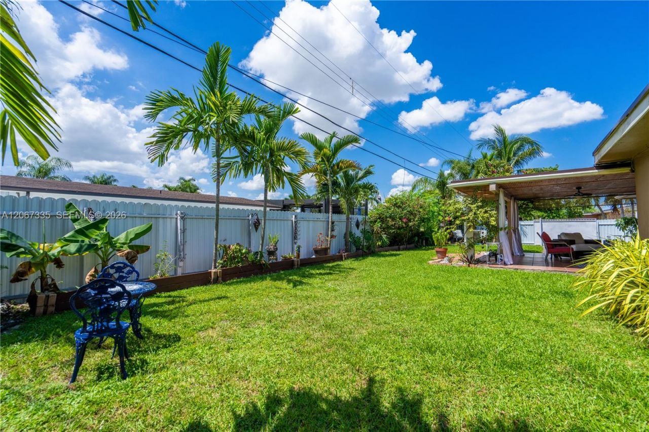 990 W 56th St, Hialeah, FL 33012 Photo