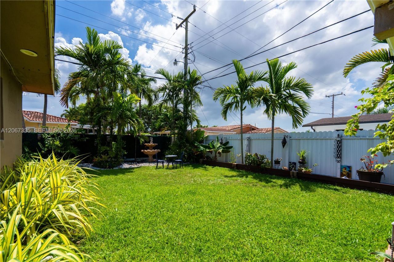990 W 56th St, Hialeah, FL 33012 Photo