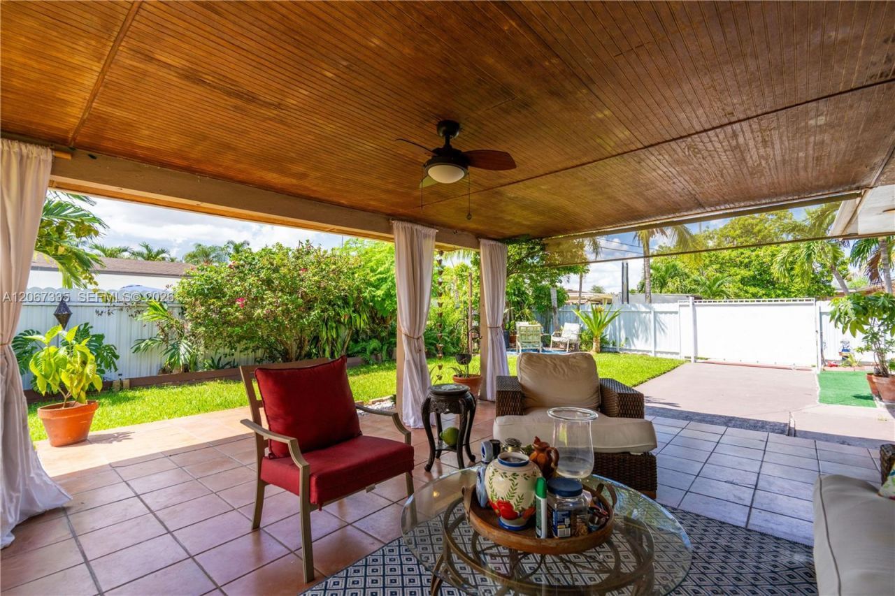 990 W 56th St, Hialeah, FL 33012 Photo
