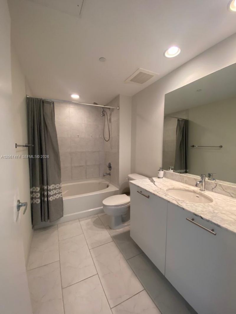 950 Brickell Bay Dr , Unit 1903, Miami, FL 33131 Photo