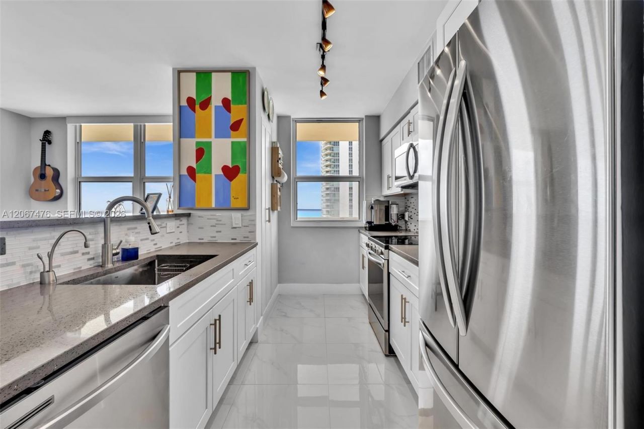 1155 Brickell Bay Dr, Unit 3211, Miami, FL 33131 Photo