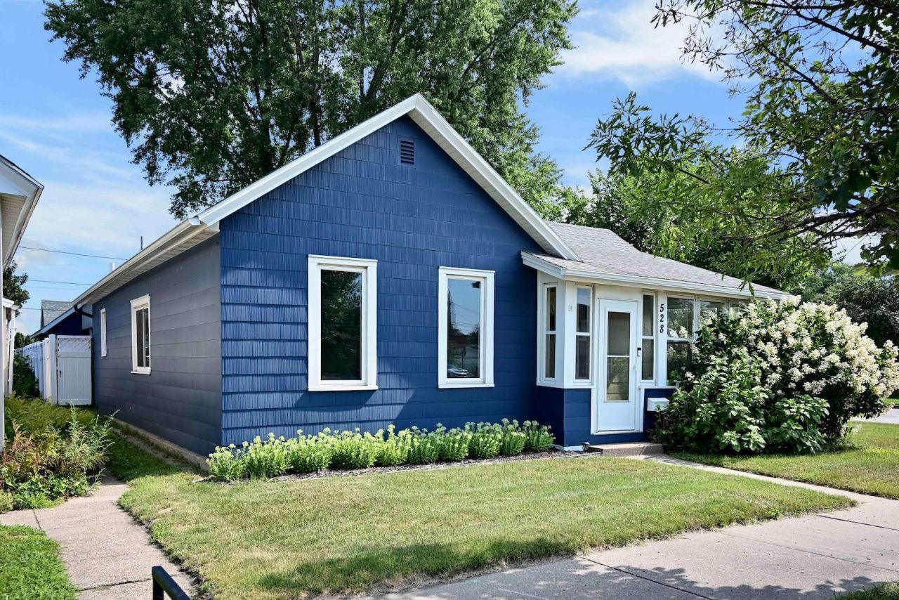 528 E 2nd Street, Winona, MN 55987 Main Photo
