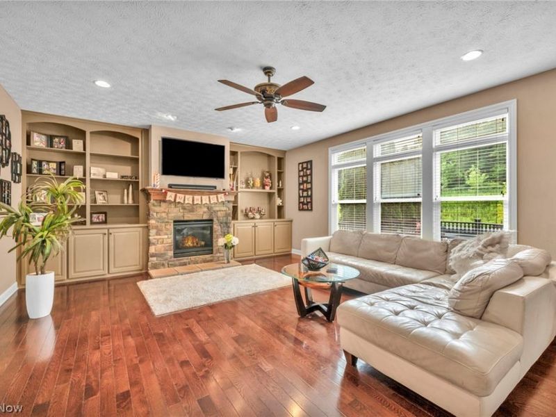 8006 Dovegate Circle, Mentor, OH 44060 Photo 10