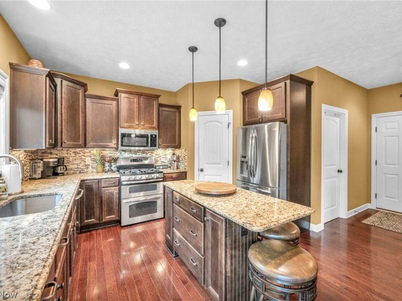 8006 Dovegate Circle, Mentor, OH 44060 Photo 21