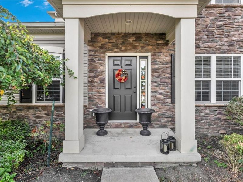 8006 Dovegate Circle, Mentor, OH 44060 Photo 5