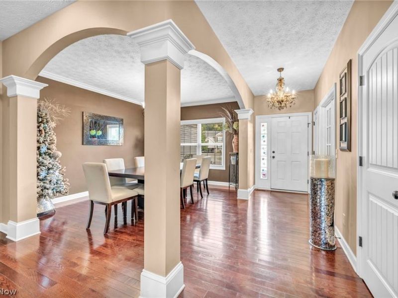 8006 Dovegate Circle, Mentor, OH 44060 Photo 6