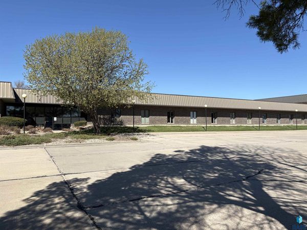1515 N Sanborn Blvd, Unit 2, Mitchell, SD 57301