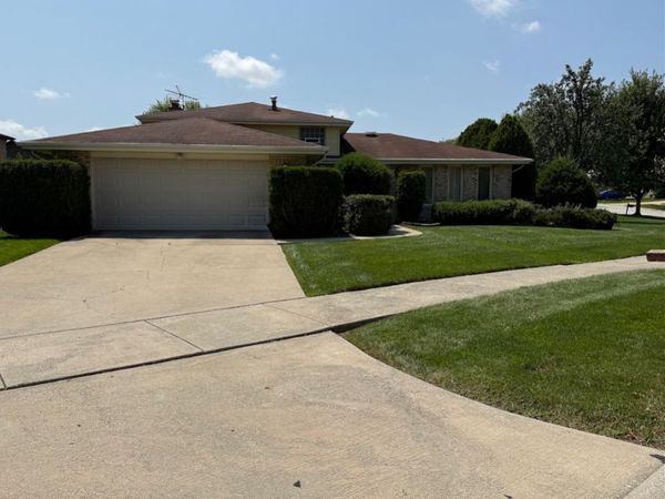 8701 Raintree Road , Tinley Park, IL 60487