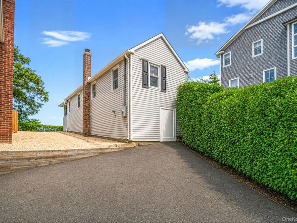 27 Walnut Avenue, Unit 2, Poquott, NY 11733