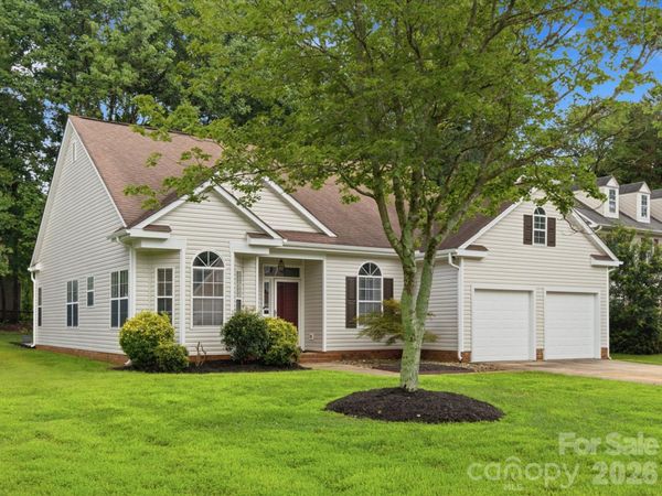 607 Oakbluff Circle, Charlotte, NC 28216