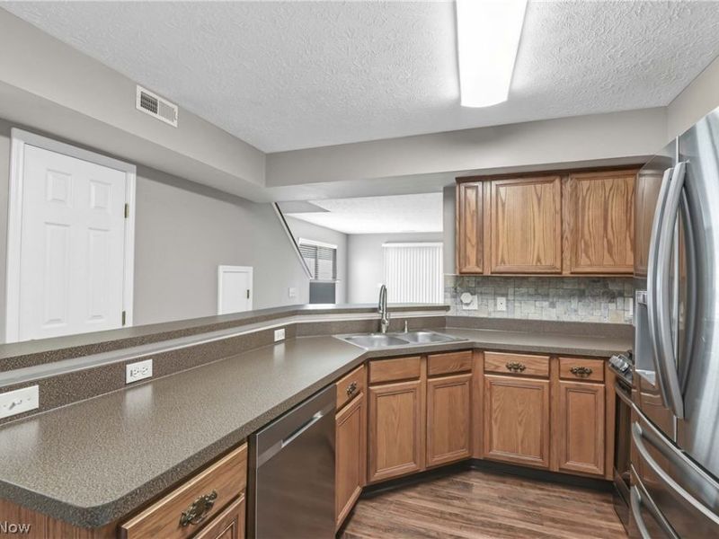6744 Asterhurst Trce, Middleburg Heights, OH 44130 Photo 3