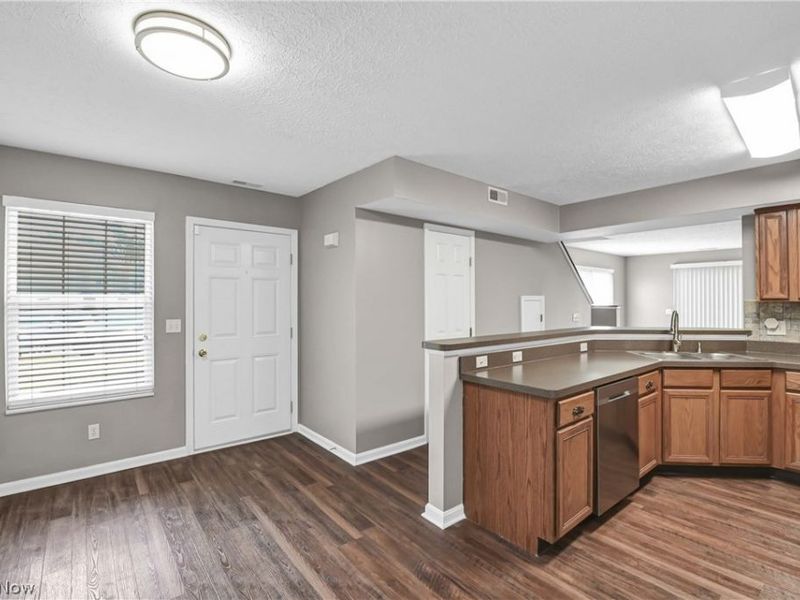 6744 Asterhurst Trce, Middleburg Heights, OH 44130 Photo 4