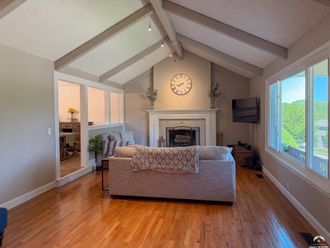 1627 Alvamar Drive Lawrence, KS 66047