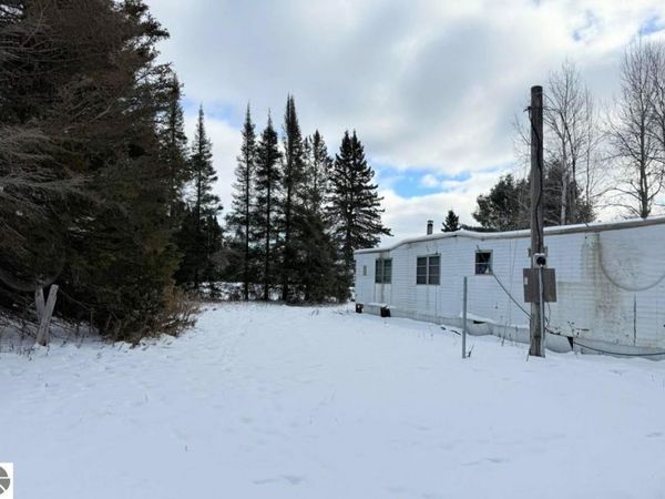 5939 27 1/2 Road, Gladstone, MI 49837