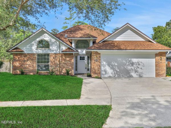 2900 SANS PAREIL Street, Jacksonville, FL 32246