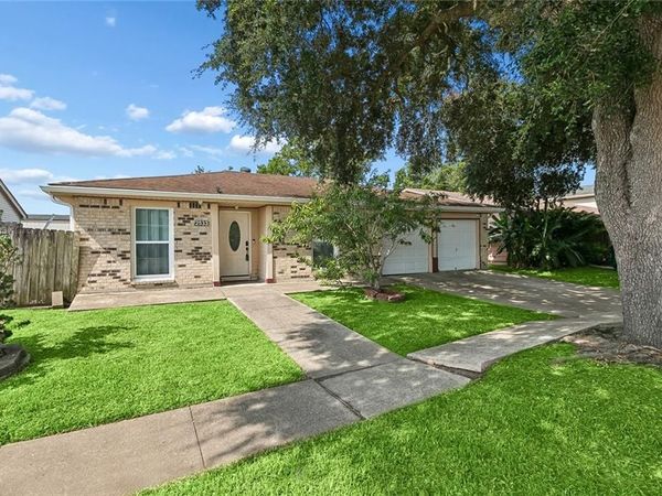 2533 EASTVIEW Drive , Harvey, LA 70058