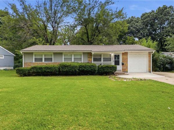 6108 N Charlotte Street, Kansas City, MO 64118