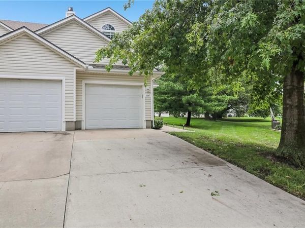 1347 SE Broadway Circle, Lee's Summit, MO 64081