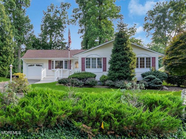 9 Belaire Drive, Roseland, NJ 07068
