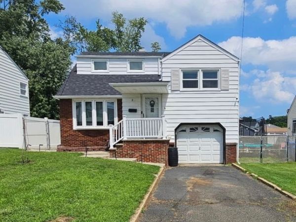 4 Carter Pl, Sayreville, NJ 08859