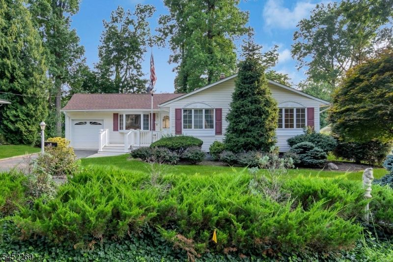 9 Belaire Dr, Roseland, NJ 07068 Main Photo