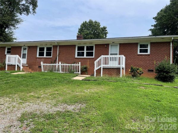 2420 4th Avenue SW, Hickory, NC 28602
