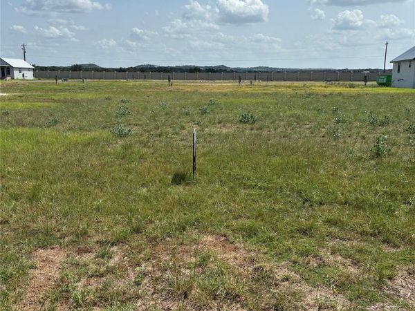105 E Ogle CT, Fredericksburg, TX 78624