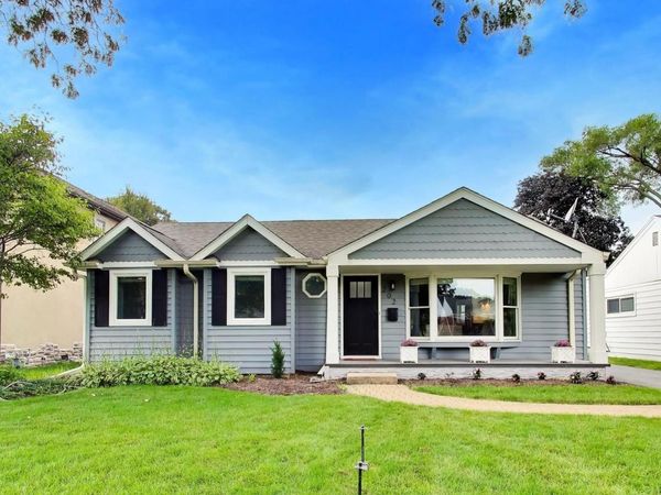 202 N Prospect Manor Avenue , Mount Prospect, IL 60056