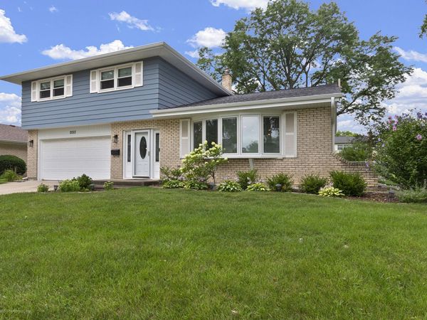 2003 E Lillian Lane , Arlington Heights, IL 60004