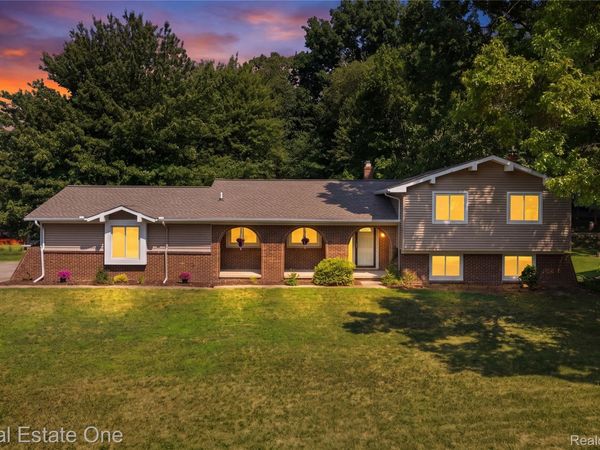 10875 Cartier Drive , Brighton Township, Mi 48114