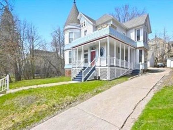 1727 E Superior Street , Duluth, MN 55812